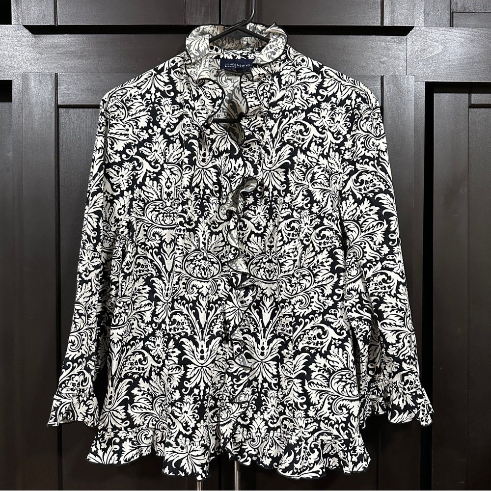Jones New York Black and White ruffle damask paisley pattern top XL
